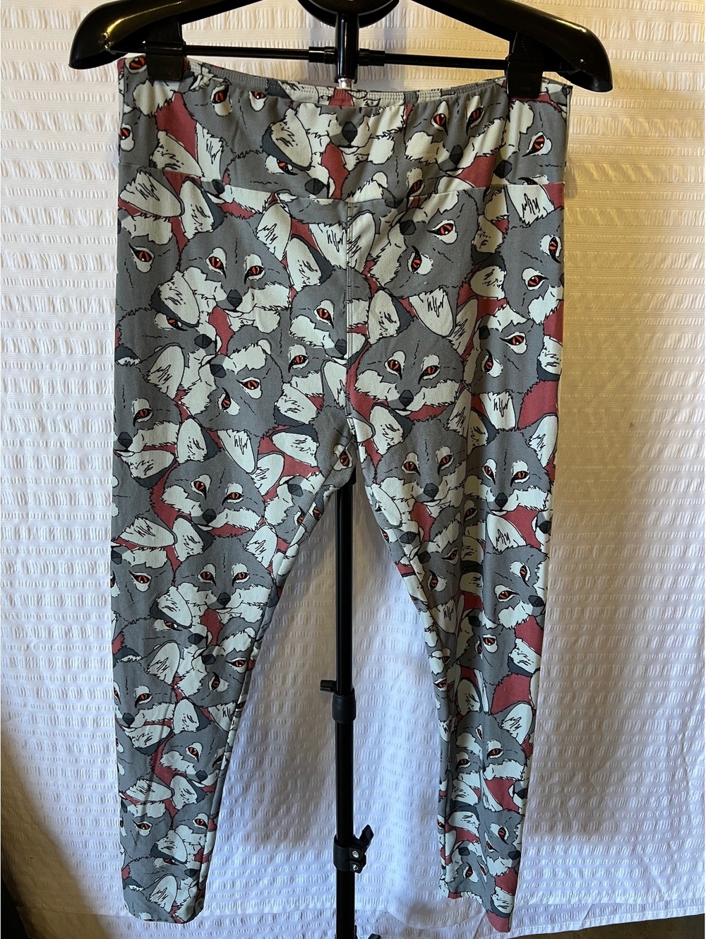 LuLaRoe Big Bad Wolf Leggings TC Tall & Curvy Gray Red Eyes Wolf Print